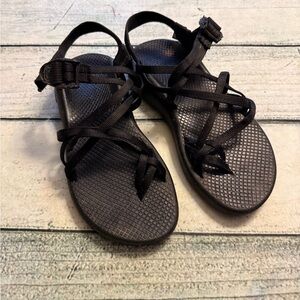 Chaco black Women's ZX/2 Dual Adjustable Straps Classic Sandal. 8 ( Flaw)